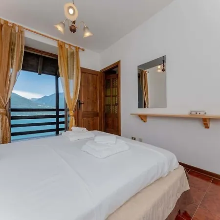 Eagle House, Vista Lago Pazzesca Holiday home