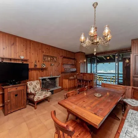 Eagle House, Vista Lago Pazzesca Holiday home *