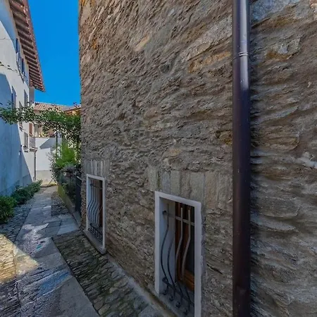 Eagle House, Vista Pazzesca